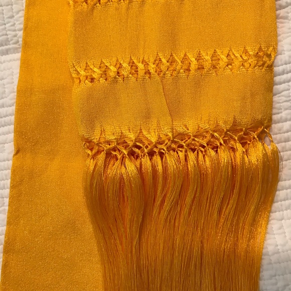 Mexican Shawl, Yellow Shawl, Horseshoe, shawl Yellow, bright yellow shawl - Picture 5 of 5